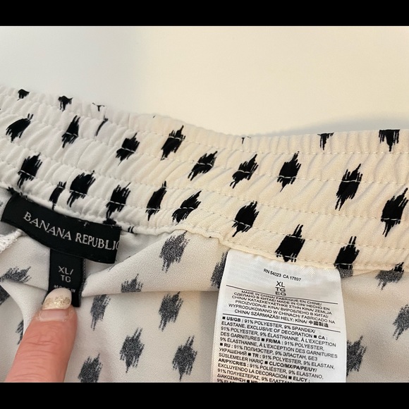 Banana Republic black and white shorts - Picture 4 of 4